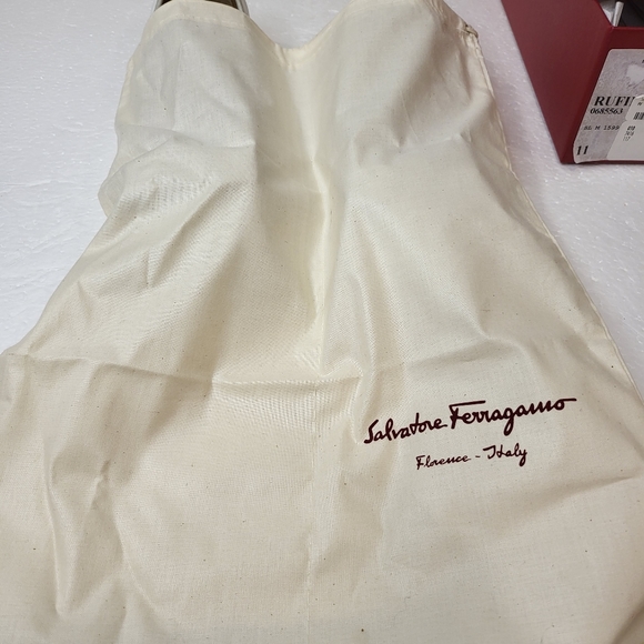 Salvatore Ferragamo flats🥳🥳HOST PICK🥳🥳 - Picture 9 of 10